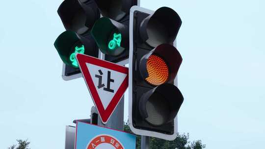 路口红绿灯黄灯闪烁视频素材模板下载