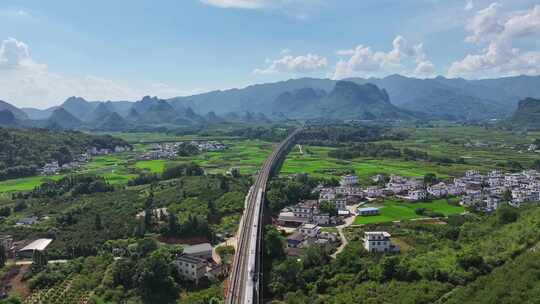 高铁乡村振兴稻田