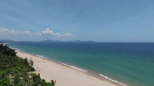 航拍三亚海棠湾沙滩海浪海岸线海景酒店蓝天