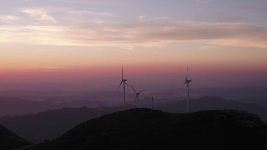 航拍夕阳下山顶风力发电机
