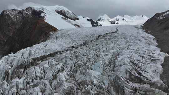 航拍四川第二高峰中山峰冰川冰塔林风光