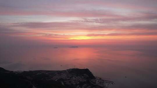 海平面日出彩霞