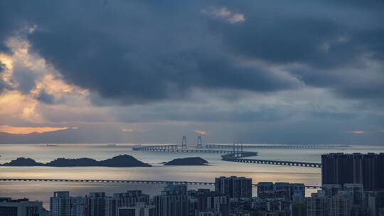 粤港澳大湾区港珠澳大桥海上蜿蜒巨龙日出