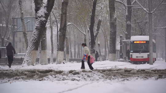 大雪清扫有轨电车