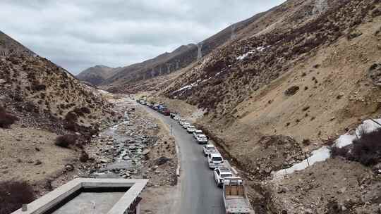 西藏旅行堵车航拍