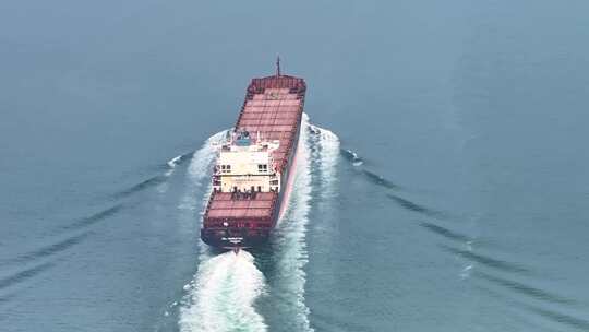 4K航拍港口远洋货轮集装箱货轮远航视频视频素材模板下载