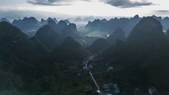 广西桂林山水漓江风光日出晨曦耶稣光