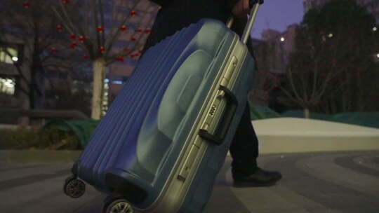 拉着行李箱的人  回家的男人背影 合集 4K