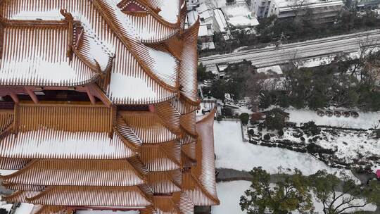 武汉航拍黄鹤楼古建筑雪景下雪红楼长江大桥