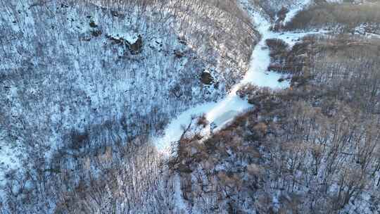 航拍内蒙古冰消雪融的山野山林