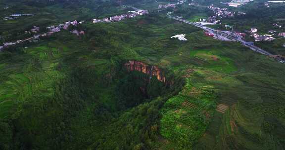 贵州山村不知名野瀑布