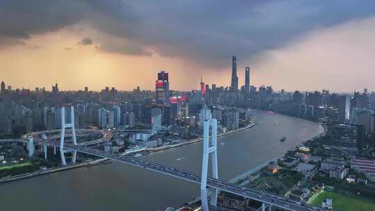 上海雨幡 高温 暴雨 风暴 台风天 日落