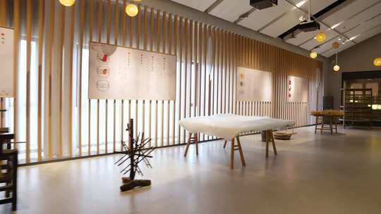 浙江湖州潞村钱山漾非遗丝绸技艺工艺品展示