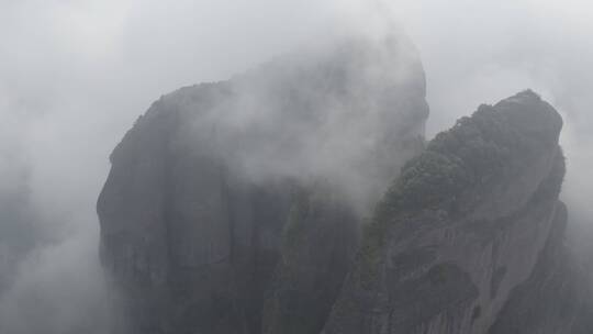 浙江衢州江郎山云雾环绕航拍