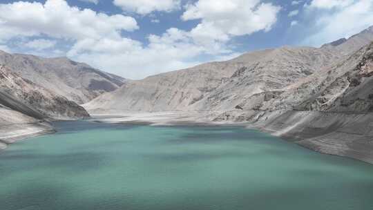航拍中国新疆喀什地区塔县班迪尔蓝湖风光