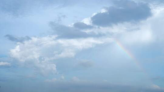 彩虹云朵延时天空蓝天白云风景天气雨后天空