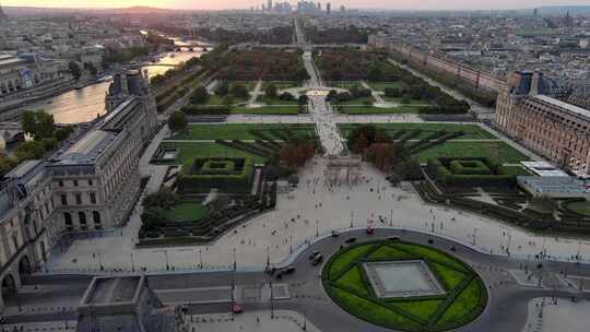 城市航拍巴黎卢浮宫博物馆塞纳河日出汽车