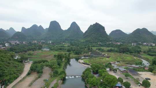 桂林阳朔县遇龙河风光，喀斯特峰林航拍