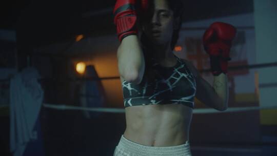 做训练的女拳击手视频素材模板下载