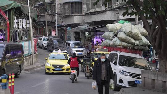 重庆行人街景