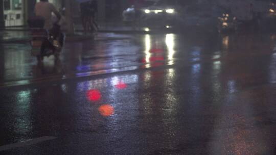 夜晚下雨天马路空镜