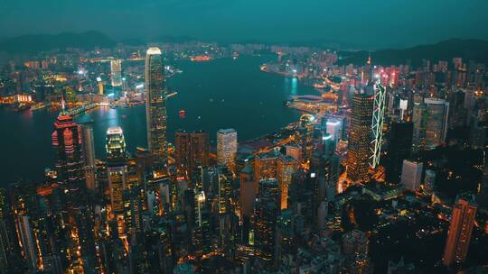 香港湾近夜间的无人机拍摄