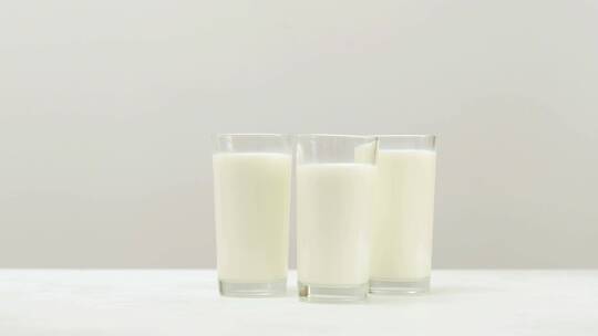 欢呼健康牛奶喝三杯乳制品视频素材模板下载