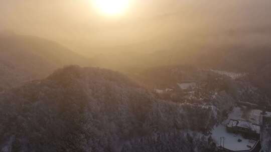 日落 下雪 ￼ 云海 ￼户外 山峰 秦岭