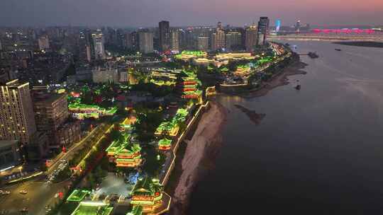 江西南昌滕王阁夜晚夜景车流交通航拍旅游区视频素材模板下载