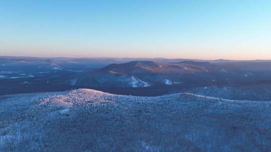 极寒中的大兴安岭黎明林海雪原大气唯美