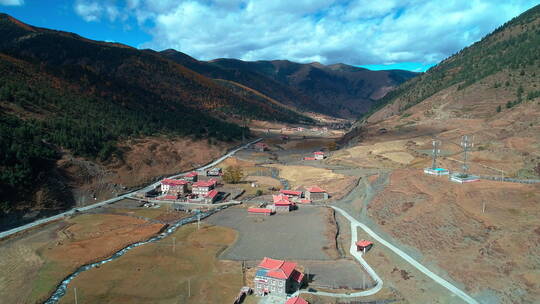 川西藏区村庄高原风景