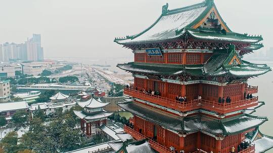 雪天里的滕王阁景区