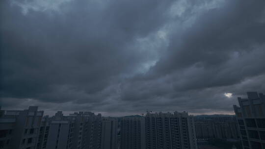 暴风雨来临，天空乌云密布，乌云延时视频视频素材模板下载