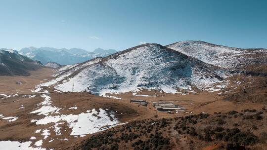 冬季高原牧场云南苦寒山区雪域村庄