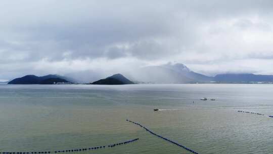 2024深圳雨季大鹏较场尾沙滩下雨天游艇