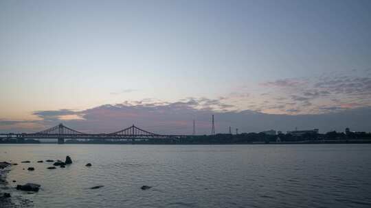 夕阳下的东莞东江大桥夜景延时