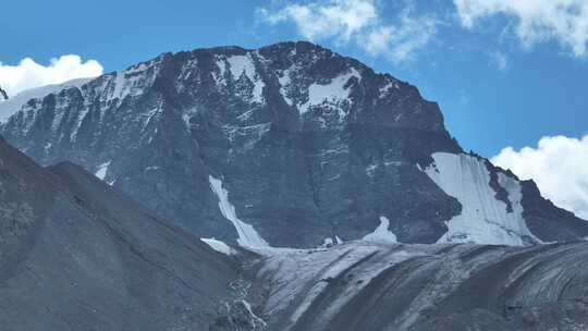 新疆雪山