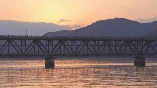 日落黄昏中的杭州钱塘江大桥风景