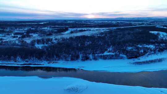 航拍初春海拉尔河湿地清晨雪景风光