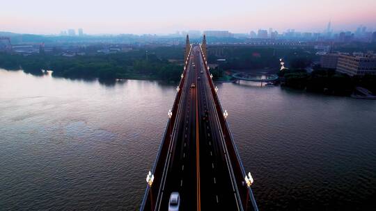 中国江苏南京长江大桥行驶的火车、轮船跟拍视频素材模板下载