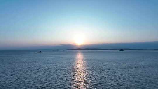 大海航拍海面日出风光飞向大海天空海洋风景视频素材模板下载