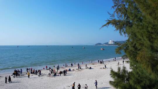 广东惠州巽寮湾风光海滩游客游玩C视频素材模板下载