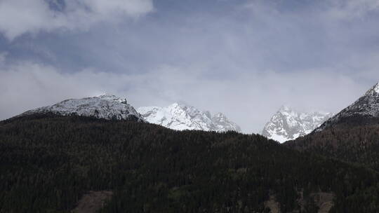 雪山上的云层景观视频素材模板下载