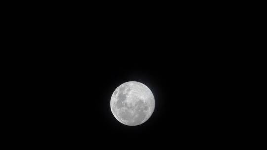 夜晚空中的月亮