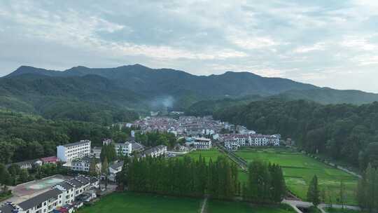 美丽乡村航拍田园风光绿色农村鸟瞰田野风景