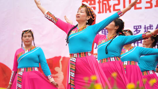 少数民族歌舞仫佬族春节演出