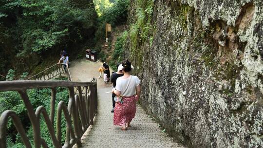 绍兴新昌穿岩十九峰栈道