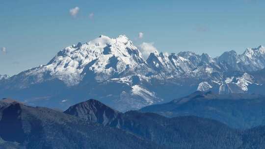 航拍哈巴雪山