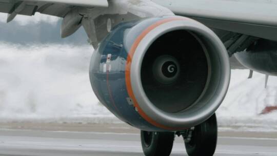 雪地里的飞机发动机视频素材模板下载