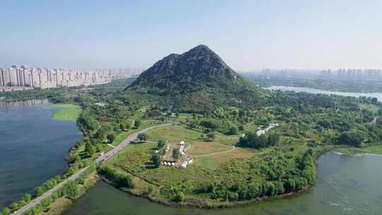 山东济南华山风景区湖面山峰风景